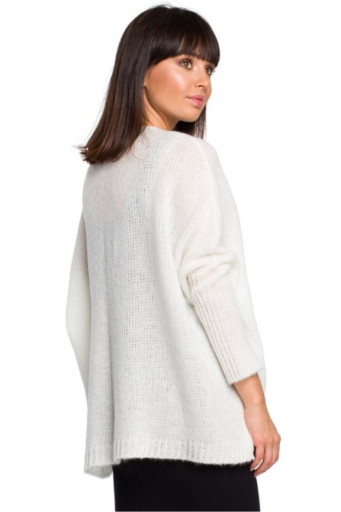 Sweter Damski Model BK018 Ecru - BE Knit Sweter Damski Model BK018 Ecru - BE Knit