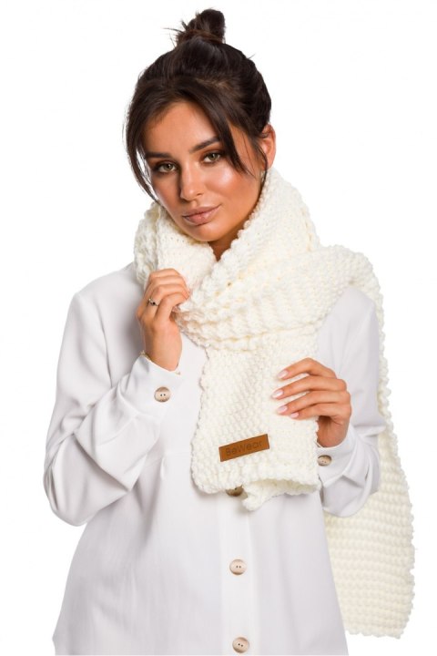 Szalik Model BK041 Ecru - BE Knit Szalik Model BK041 Ecru - BE Knit