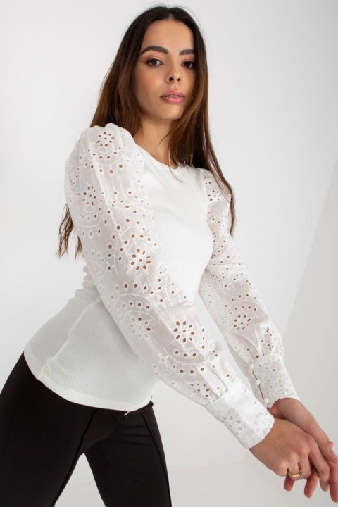 Bluzka Model TW-BZ-OB-046.62P White - Och Bella Bluzka Model TW-BZ-OB-046.62P White - Och Bella