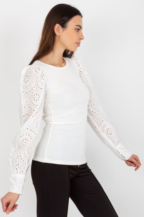 Bluzka Model TW-BZ-OB-046.62P White - Och Bella Bluzka Model TW-BZ-OB-046.62P White - Och Bella