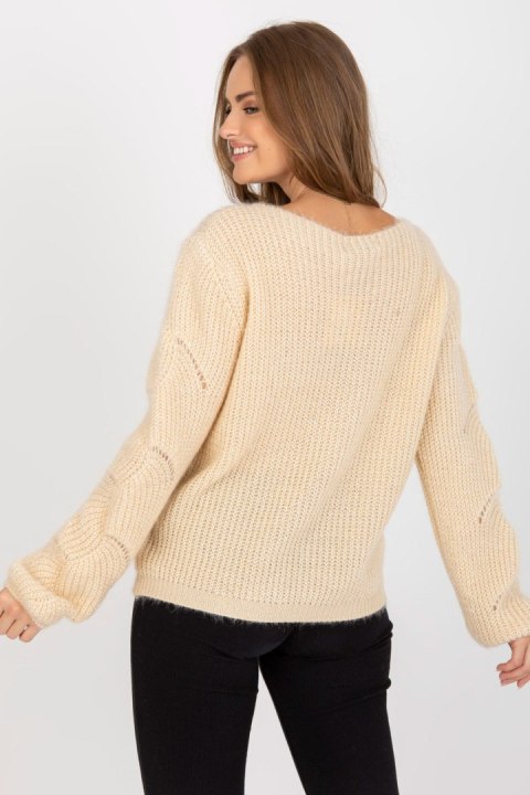 Sweter Damski Model TW-SW-BI-9030.08 Beige - Och Bella Sweter Damski Model TW-SW-BI-9030.08 Beige - Och Bella