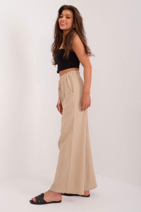 Spodnie Damskie Model DHJ-SP-8229.84 Beige - Italy Moda Spodnie Damskie Model DHJ-SP-8229.84 Beige - Italy Moda