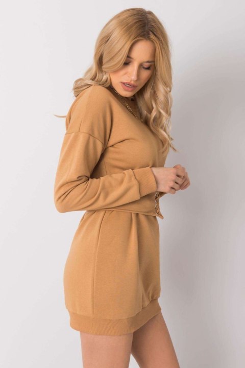 Sukienka Model RV-SK-6179.09 Camel - Rue Paris Sukienka Model RV-SK-6179.09 Camel - Rue Paris