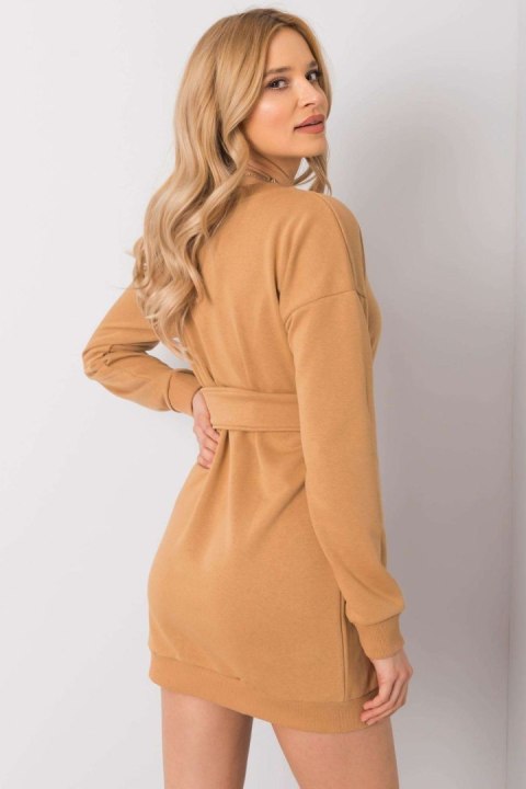 Sukienka Model RV-SK-6179.09 Camel - Rue Paris Sukienka Model RV-SK-6179.09 Camel - Rue Paris