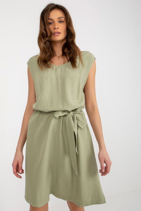 Sukienka Model WN-SK-VE38.32P Pistacja - Rue Paris Sukienka Model WN-SK-VE38.32P Pistacja - Rue Paris