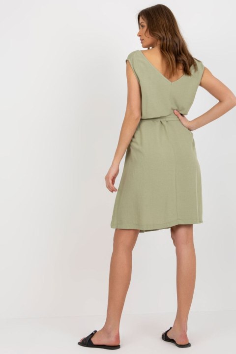 Sukienka Model WN-SK-VE38.32P Pistacja - Rue Paris Sukienka Model WN-SK-VE38.32P Pistacja - Rue Paris