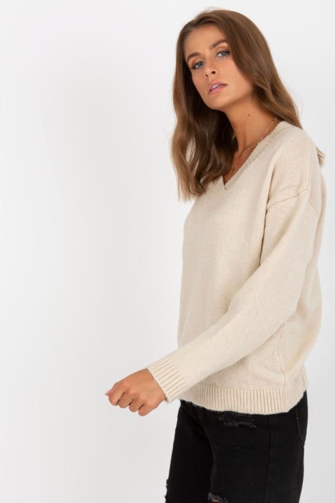 Sweter Damski Model LC-SW-0332.17 Beige - Rue Paris Sweter Damski Model LC-SW-0332.17 Beige - Rue Paris