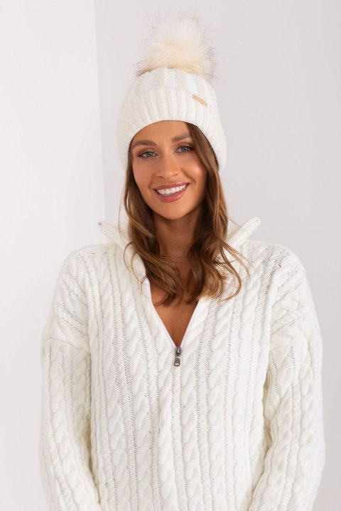 Czapka Damska Model JK-CZ-10.51 Ecru - Rue Paris Czapka Damska Model JK-CZ-10.51 Ecru - Rue Paris