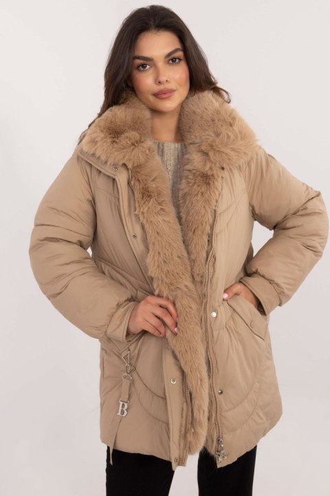 Kurtka Damska Model MBM-KR-2686.50P Camel - MBM Kurtka Damska Model MBM-KR-2686.50P Camel - MBM