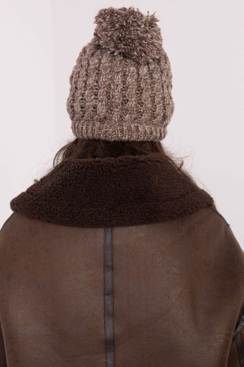 Czapka Model AT-CZ-JY-39.32 Dark Beige - AT Czapka Model AT-CZ-JY-39.32 Dark Beige - AT