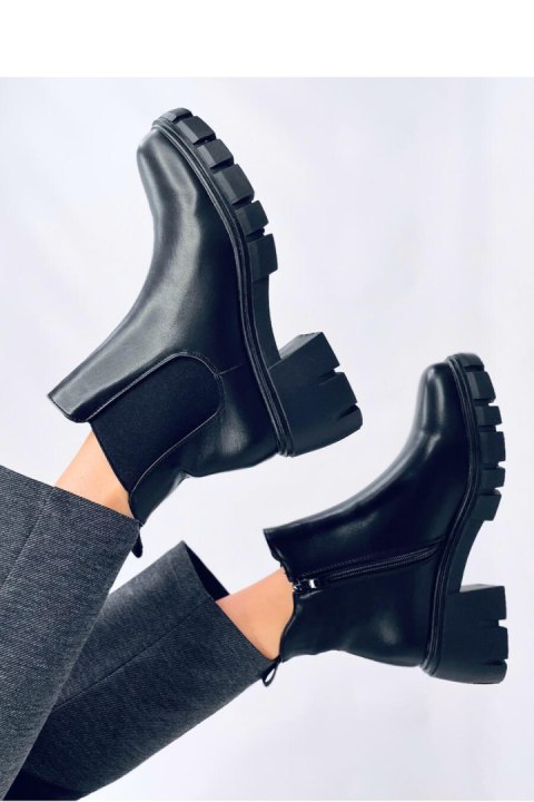Sztyblety na szerokim obcasie LEDECK BLACK PU - Inello Sztyblety na szerokim obcasie LEDECK BLACK PU - Inello